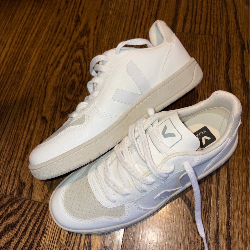 New Veja V-10 Sneakers White and Beige Sneakers